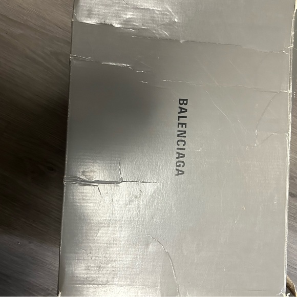 Balenciaga’s size with box - Picture 7 of 9